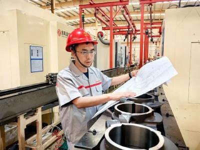 匠心传承 赋能制造---朱仕海与《跟技能大师学钳工》的故事