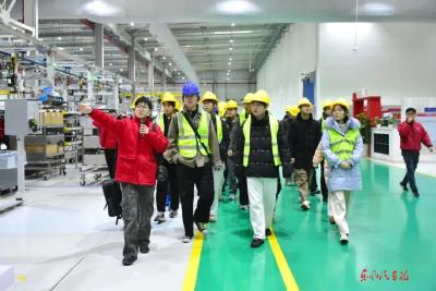 武汉理工大学师生探秘东风康明斯