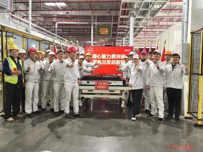 东风日产NX8 电池包量产下线