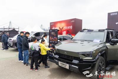 车光联动 “东风造”组团亮相光谷