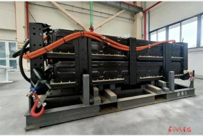 东风龙擎首台电池分装总成试装交付