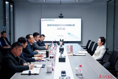 刘艳红在跃创科技调研时强调：以正确政绩观引领各项工作落地见效