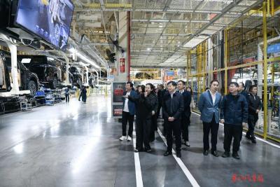 湖北省国防工会调研团参观岚图汽车黄金工厂