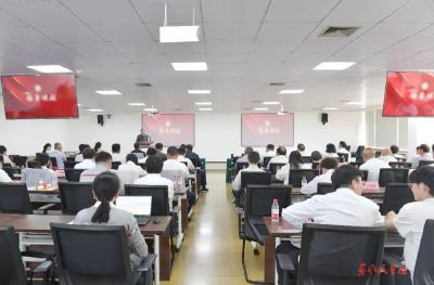 致敬劳动者 奋进新青年——为东风科技奋斗者喝彩