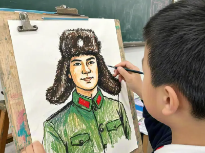 青春：闪烁着共产主义火花的青春，在火花里不怕燃烧，在水里不会下沉